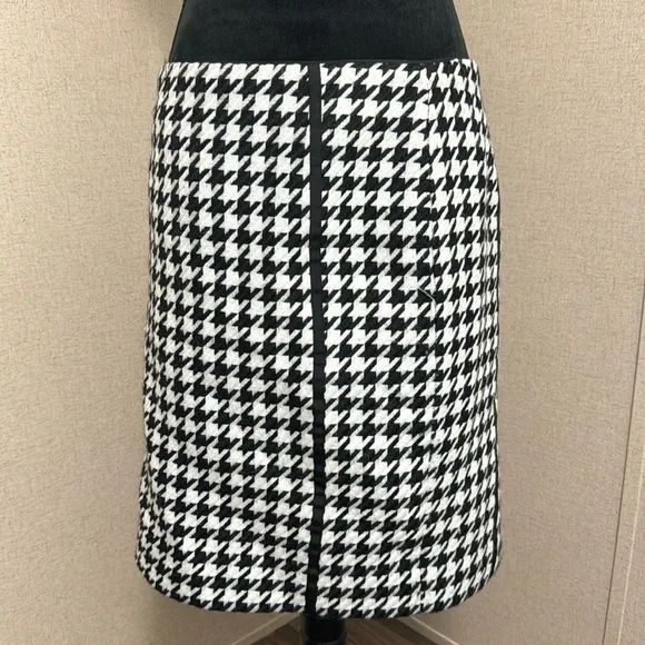White HouseBlack Market skirt - Picture 1 of 4